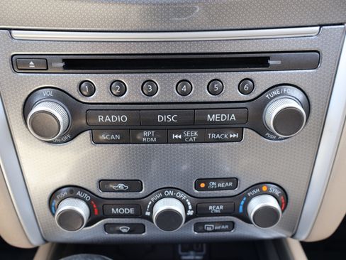 Used 2019 Nissan Pathfinder SL image 23