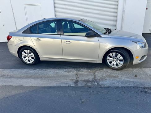 Used 2013 Chevrolet Cruze LS image 5