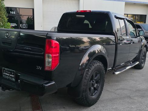 Used 2012 Nissan Frontier SV image 24