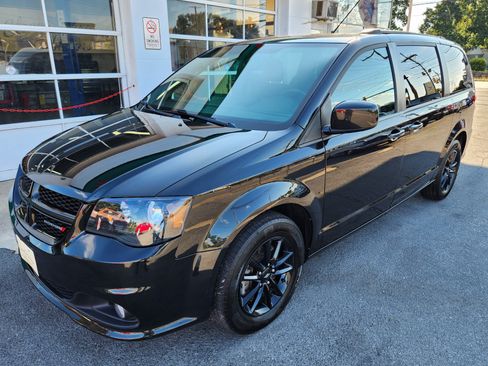 Used 2020 Dodge Grand Caravan SE Plus FWD image 1