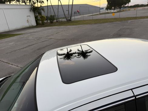 Used 2009 Cadillac DTS Luxury image 32