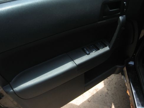 Used 2011 Ford Focus SE Sedan FWD image 8