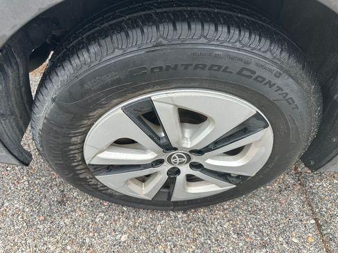 Used 2016 Toyota Prius Four image 8