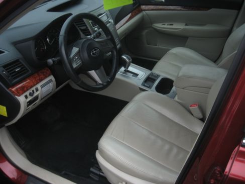 Used 2011 Subaru Outback 2.5i Limited image 7