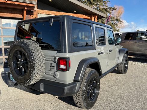 Used 2017 Jeep Cherokee Trailhawk image 5