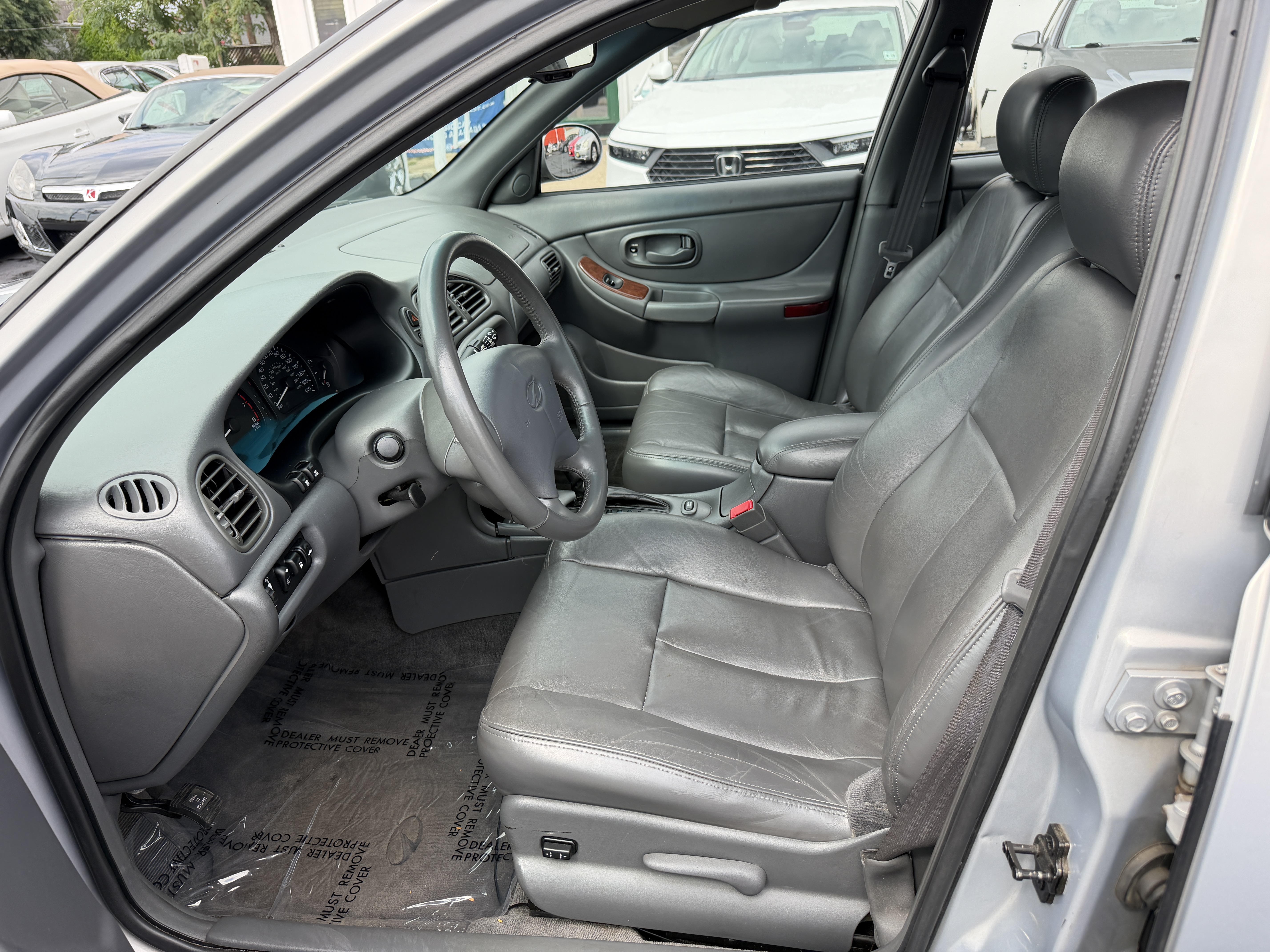Used 2000 Oldsmobile Intrigue GL FWD image 3