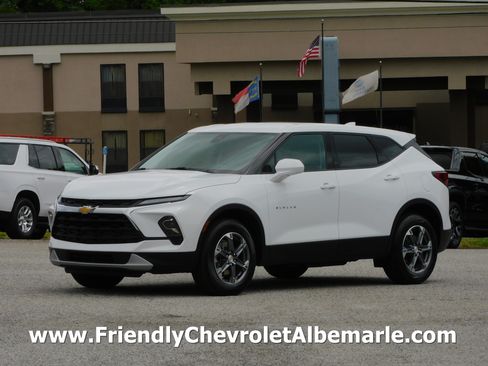 Used 2025 Chevrolet Blazer FWD LT w/ 2LT image 1