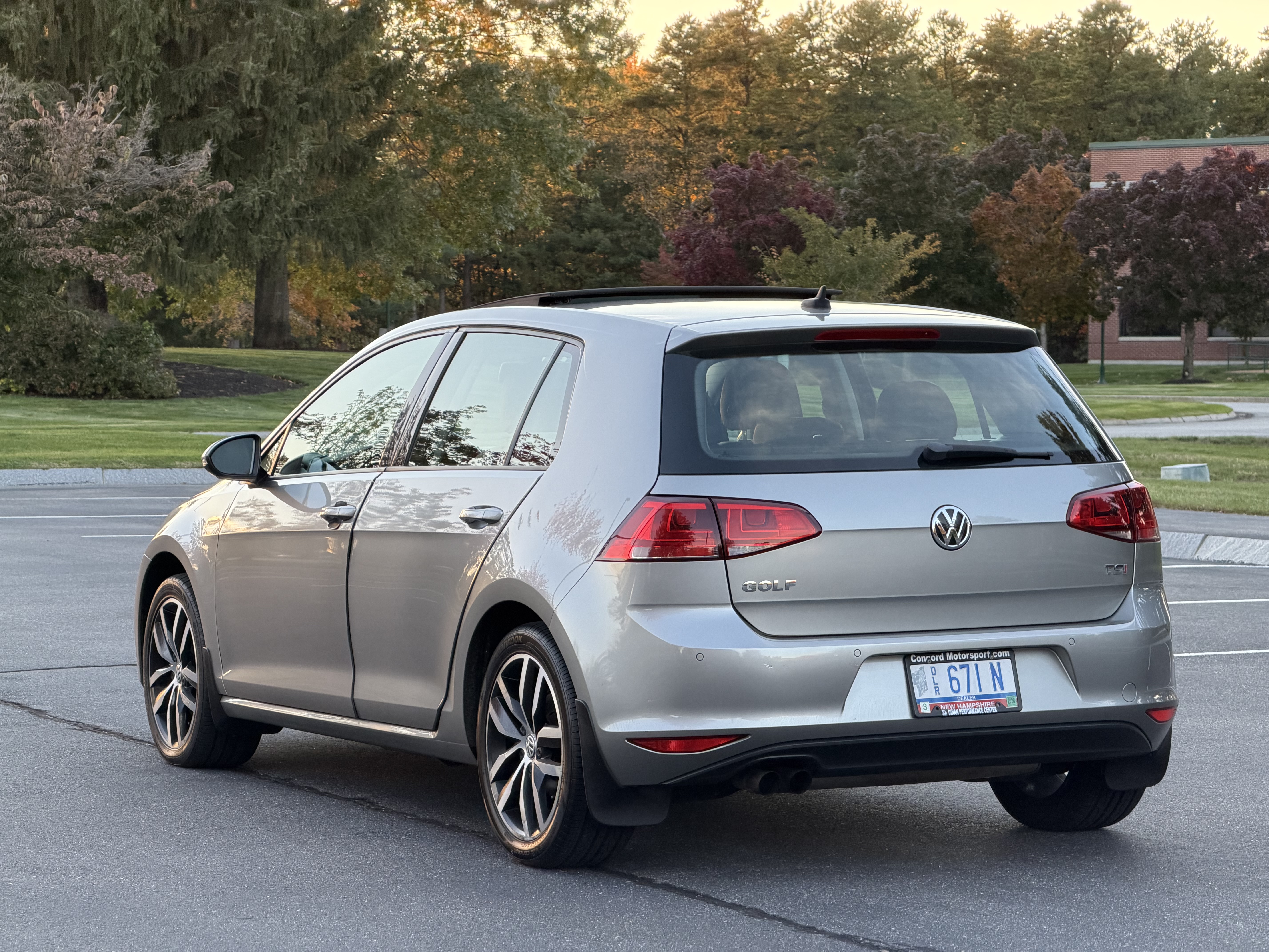 Used 2016 Volkswagen Golf SE FWD image 5
