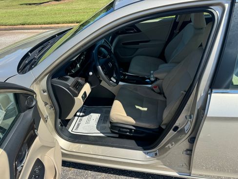 Used 2016 Honda Accord EX image 13