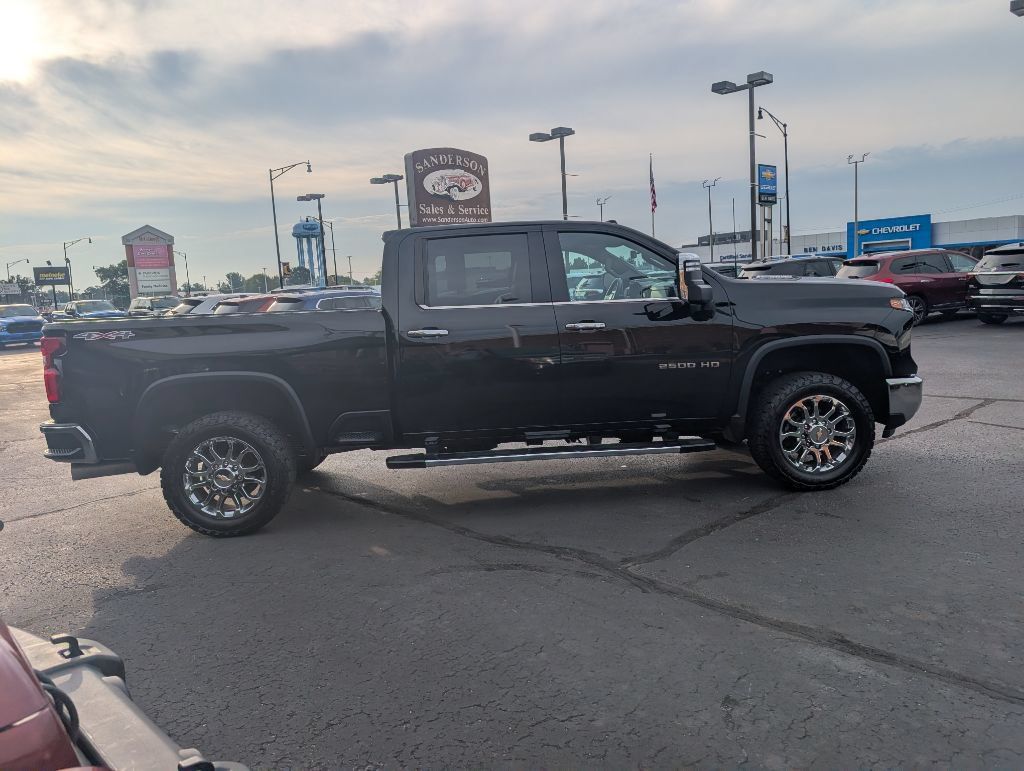 Used 2024 Chevrolet Silverado 2500 4x4 Crew Cab LTZ image 4