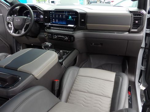 Used 2025 Chevrolet Silverado 1500 4x4 Crew Cab ZR2 image 4
