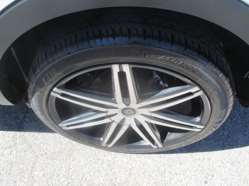 Used 2018 Ford Explorer XLT image 24