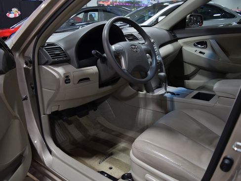 Used 2009 Toyota Camry LE image 14