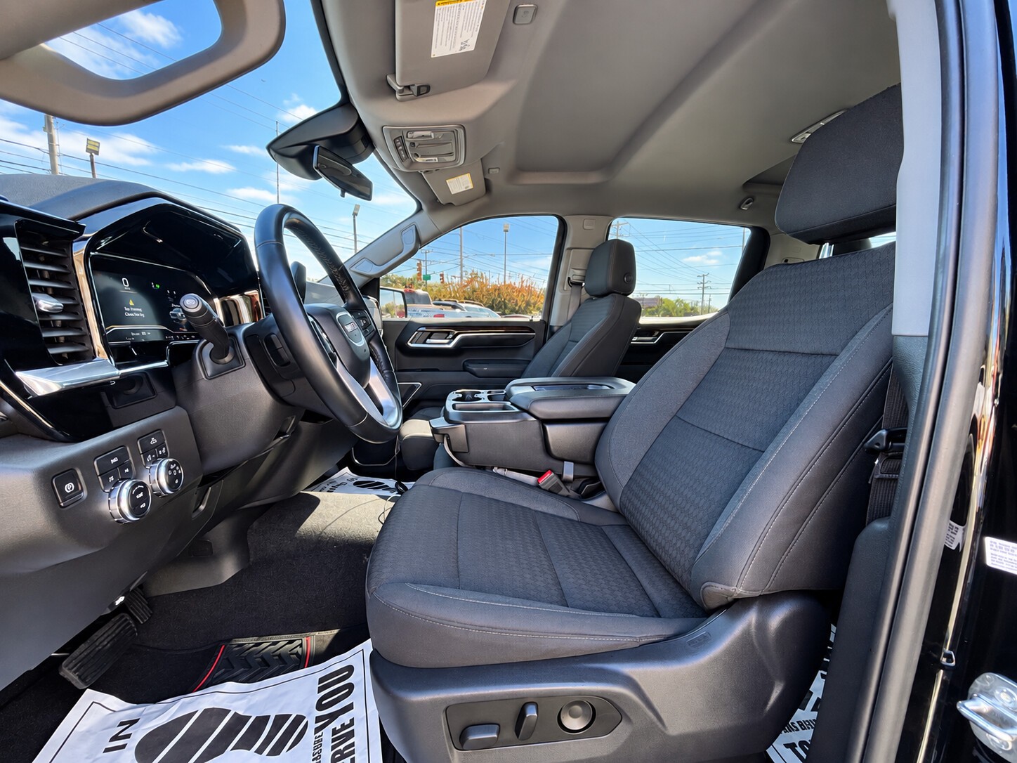 Used 2023 GMC Sierra 1500 4x4 Crew Cab Elevation image 6