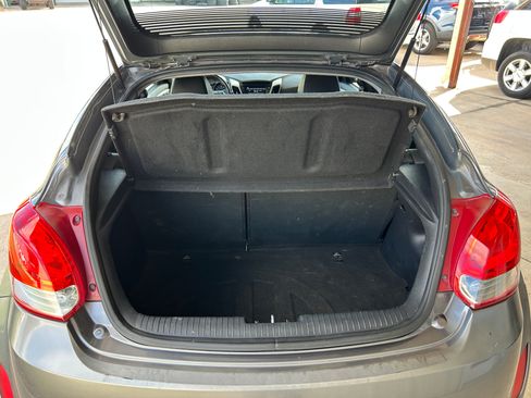 Used 2013 Hyundai Veloster UNAVAIL FWD image 11