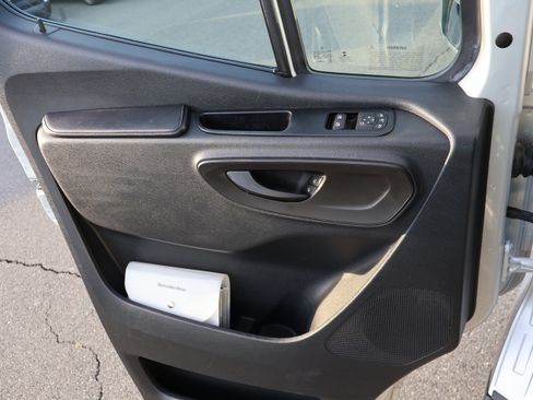 Used 2019 Mercedes-Benz Sprinter 2500 image 16