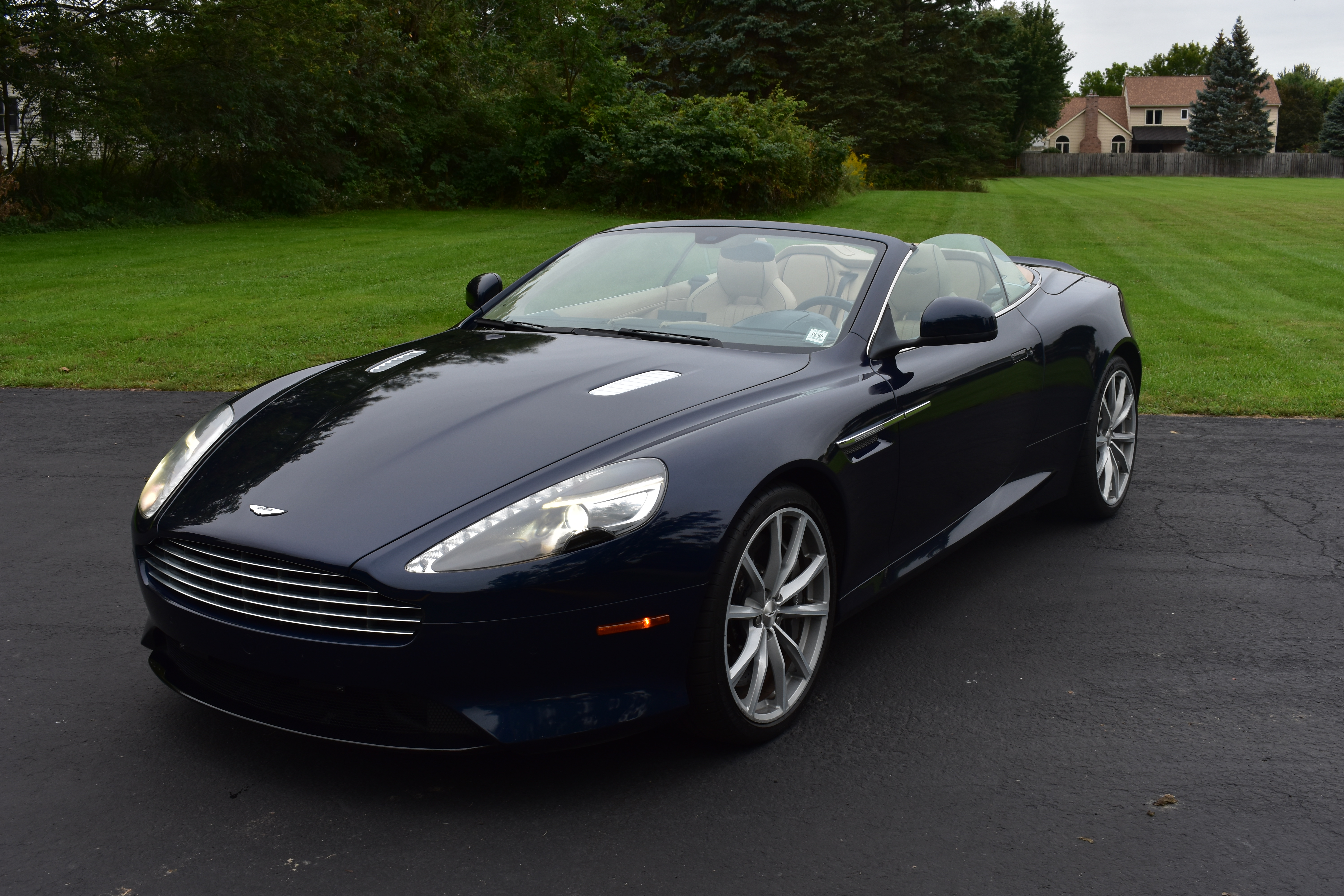 Used 2016 Aston Martin DB9 GT Volante RWD image 2