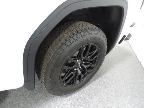 Used 2025 GMC Sierra 1500 Elevation image 23