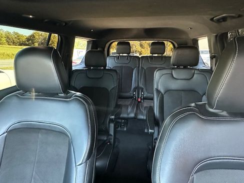 Used 2023 Jeep Grand Cherokee L Laredo image 12