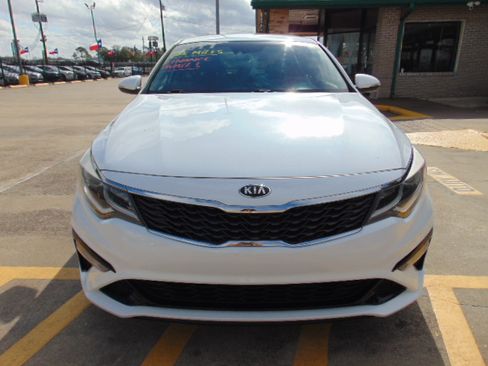 Used 2020 Kia Optima LX image 3