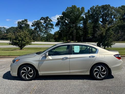 Used 2016 Honda Accord EX image 4