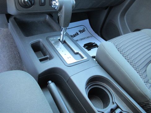 Used 2011 Nissan Frontier SV image 12