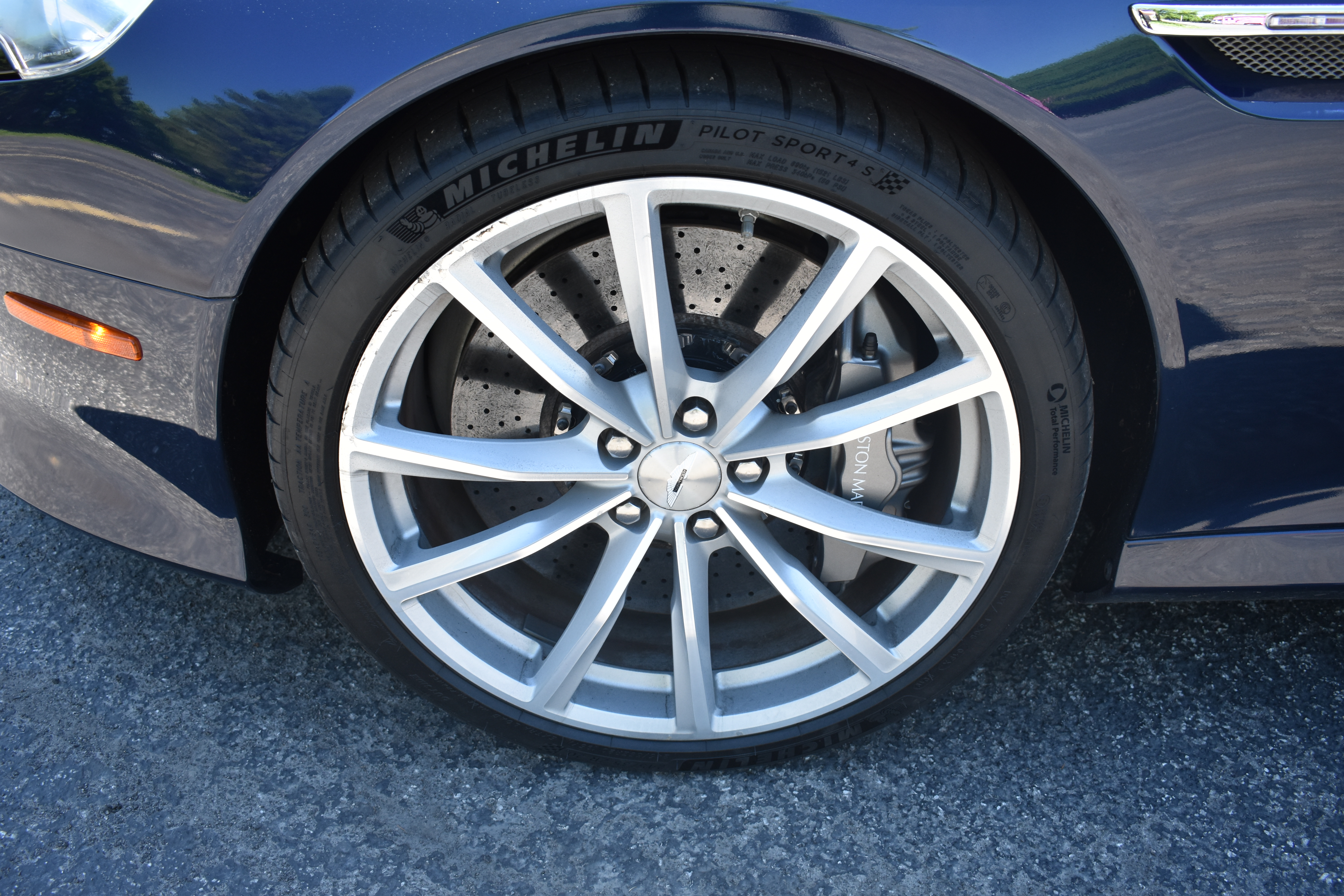 Used 2016 Aston Martin DB9 GT Volante RWD image 48