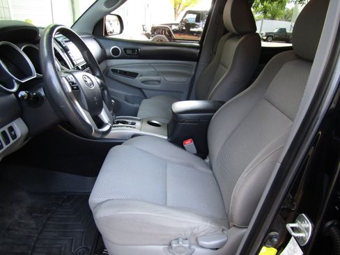 Used 2013 Toyota Tacoma 4x4 Double Cab TRD Off Road image 10