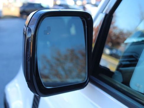 Used 2025 Land Rover Defender 110 S image 12