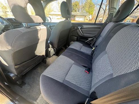 Used 2005 Toyota RAV4 image 14