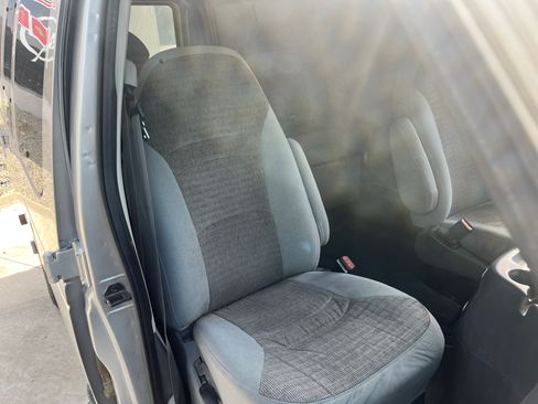 Used 2003 Ford E-350 and Econoline 350 image 14