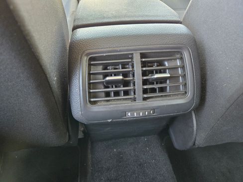 Used 2016 Volkswagen Golf image 20