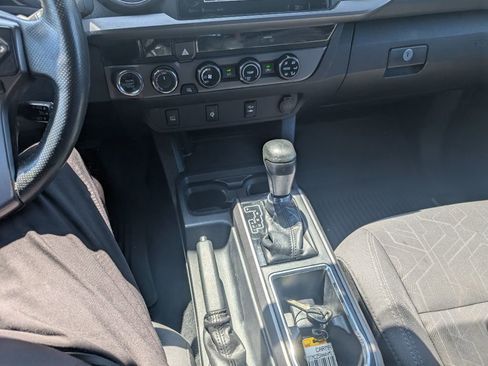 Used 2017 Toyota Tacoma TRD Off-Road image 18