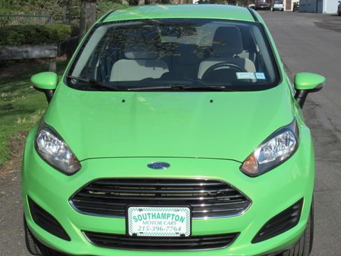 Used 2014 Ford Fiesta SE image 3