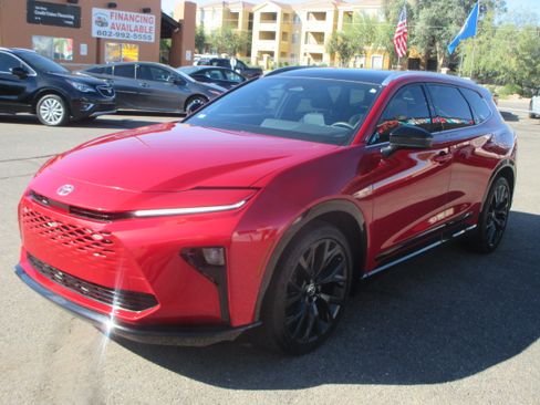 Used 2025 Toyota Crown Signia Limited image 16