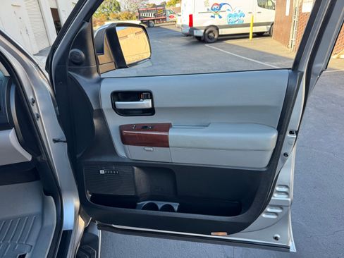 Used 2012 Toyota Sequoia Platinum image 29
