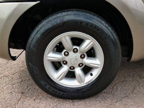 Used 2004 Nissan Frontier XE image 16