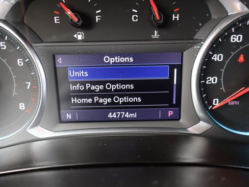 Used 2020 Chevrolet Traverse LT image 25