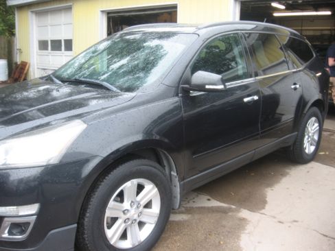 Used 2013 Chevrolet Traverse LT image 1