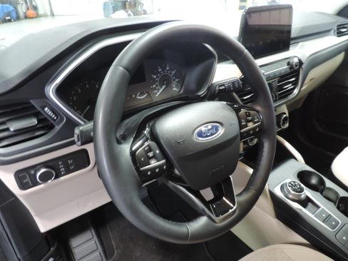 Used 2022 Ford Escape SE image 33