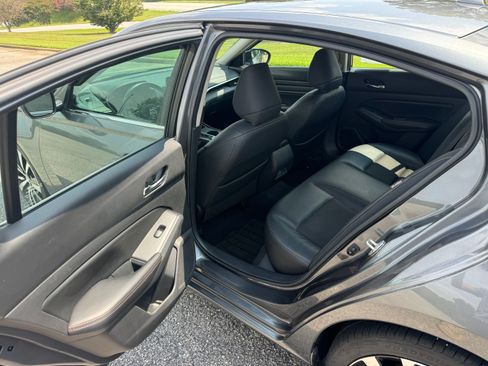 Used 2021 Nissan Altima 2.5 SR FWD image 14