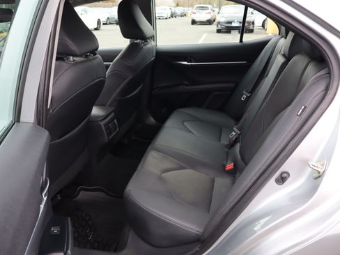 Used 2020 Toyota Camry XLE image 14