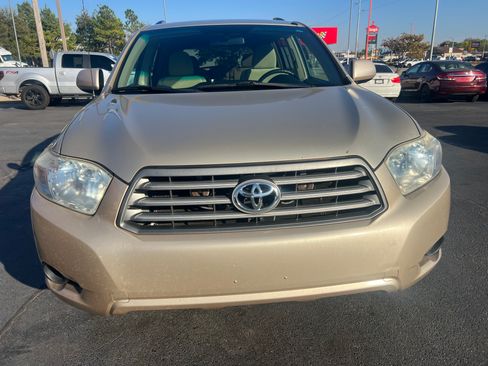 Used 2010 Toyota Highlander image 2