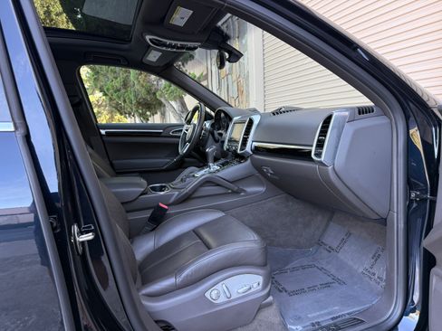 Used 2016 Porsche Cayenne S image 11
