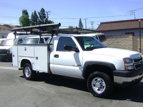 Used 2007 Chevrolet Silverado 2500 4x4 Regular Cab image 3