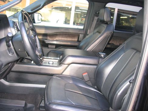 Used 2021 Ford Expedition Limited image 6