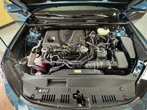 Used 2025 Toyota Camry Hybrid AWD/4WD image 14