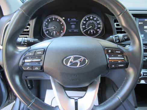 Used 2019 Hyundai Elantra Limited Sedan FWD image 11