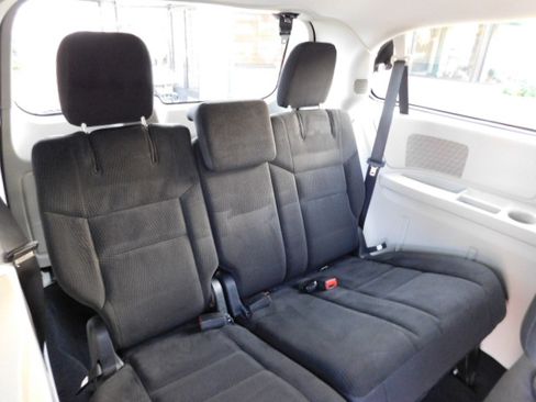 Used 2018 Dodge Grand Caravan SE image 19