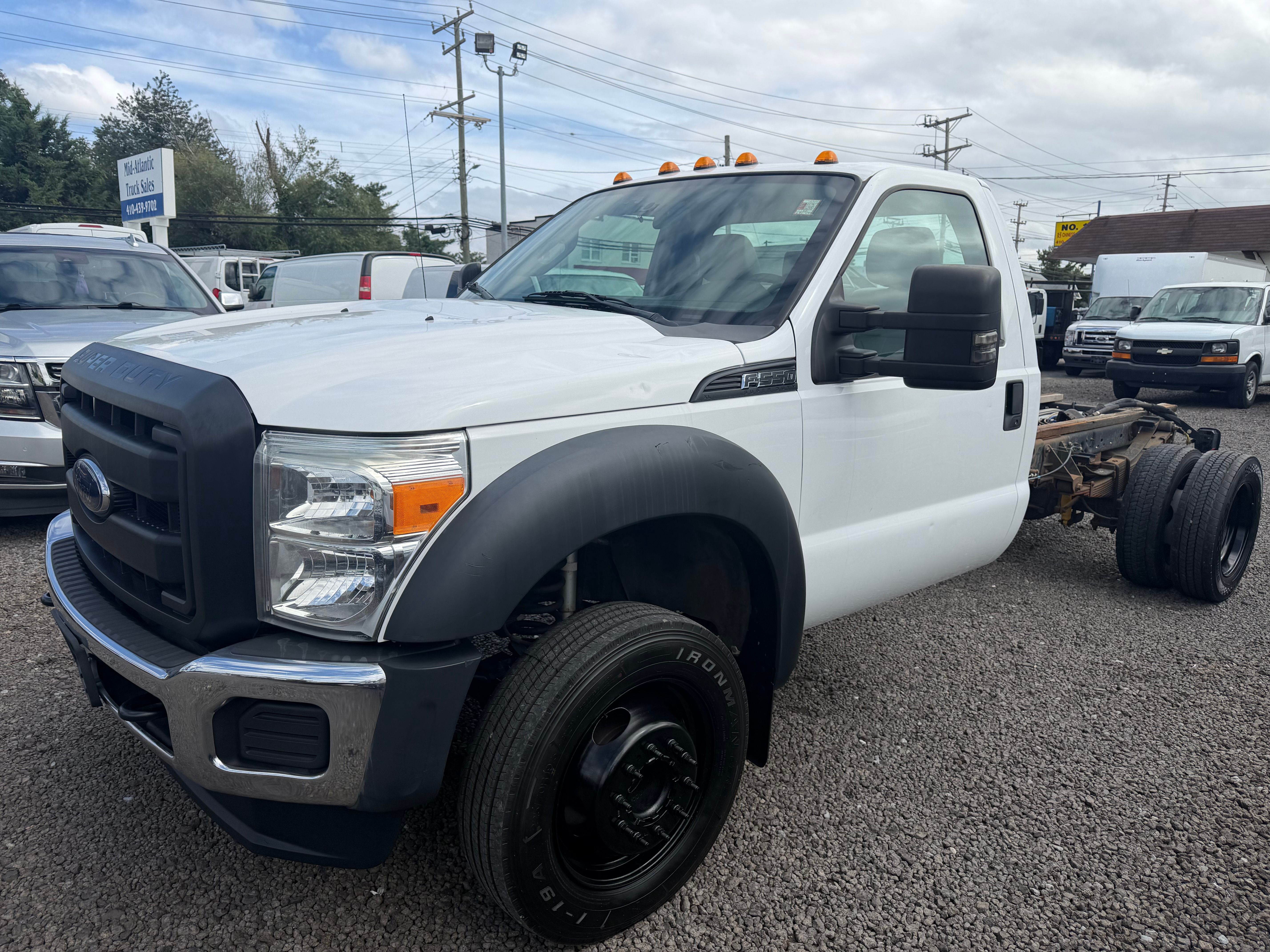 Used 2016 Ford F550 2WD Regular Cab Super Duty image 1